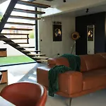 Luxury Pearl 1 With Infinity Pool *