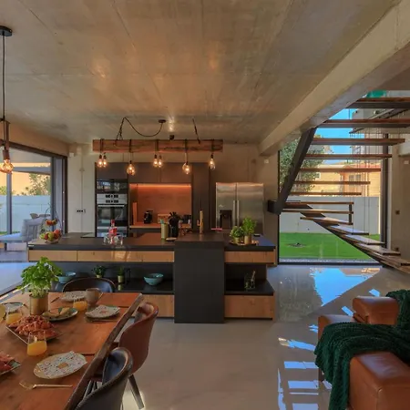 Luxury Pearl 1 With Infinity Pool *